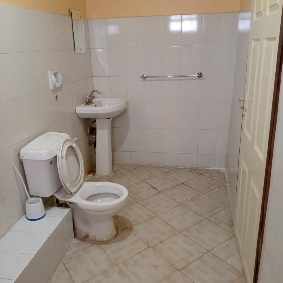 Riversand Hotel, rooms with lake views,WI FI & balcony Bed and Breakfast in Kenya
