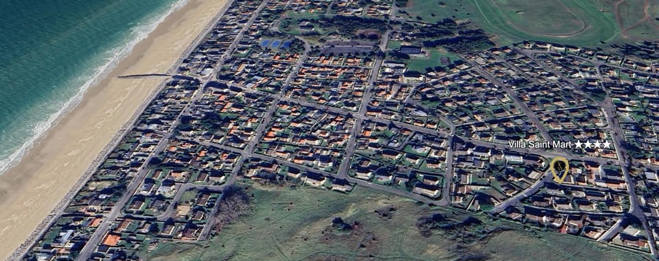 Neighbourhood, Natural landscape, Beach