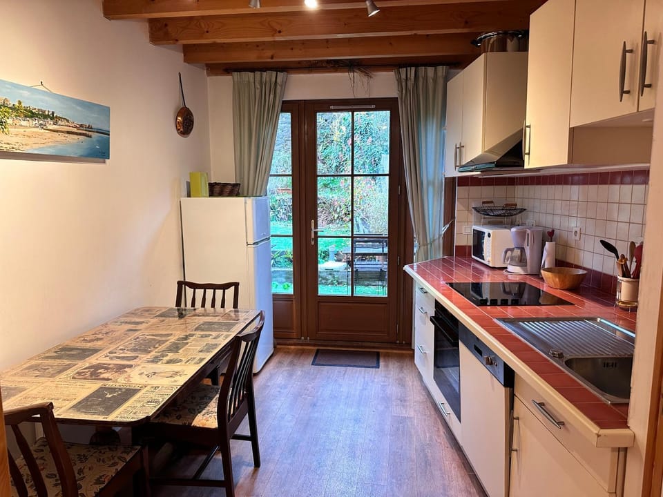 Kitchen or kitchenette, Dining area, kitchen