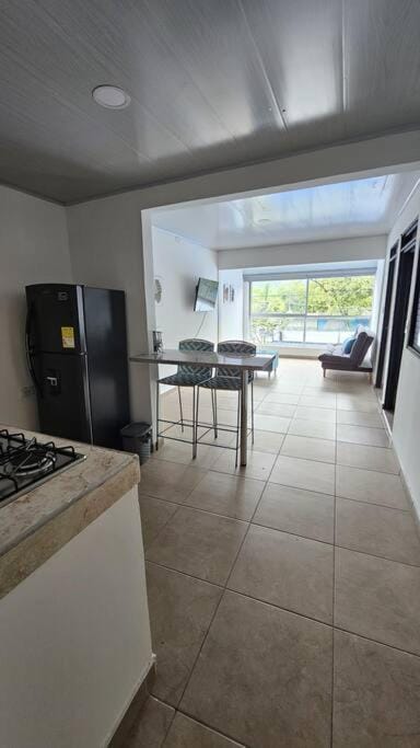 Kitchen or kitchenette, Dining area
