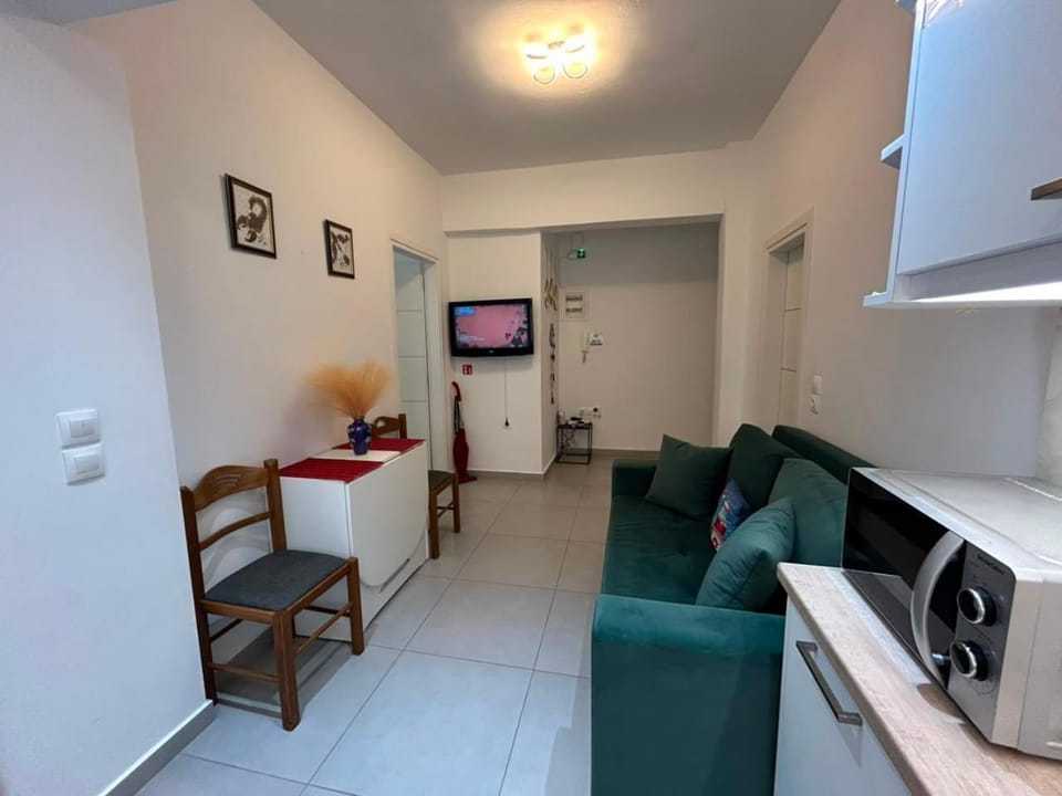 Communal lounge/ TV room, TV and multimedia, Kitchen or kitchenette, Living room, Seating area, Dining area, Evening entertainment, oven, pet friendly