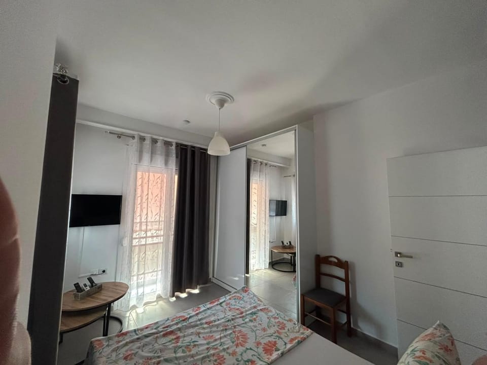 Communal lounge/ TV room, Bed, TV and multimedia, Photo of the whole room, Bedroom