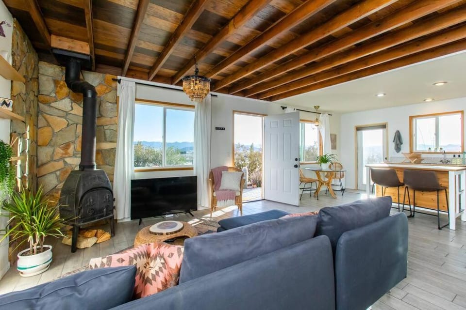 Desert Escape+Art studio+Trailer House in Twentynine Palms