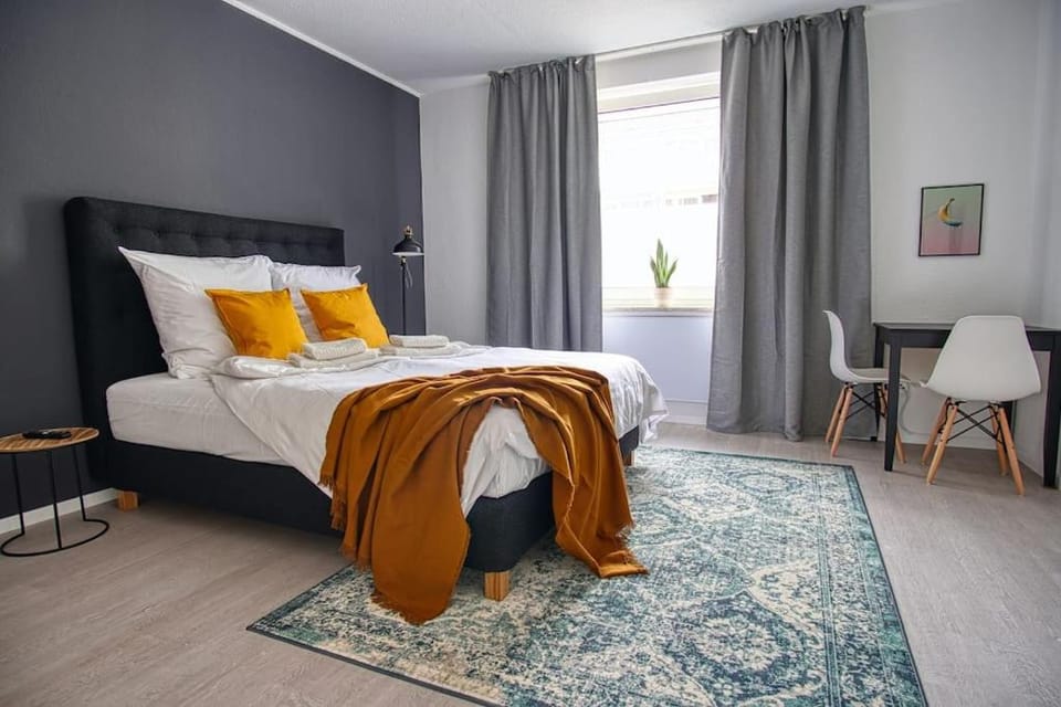 SpaceStays Two-Room Suite WIFI Netflix Apartment in Essen