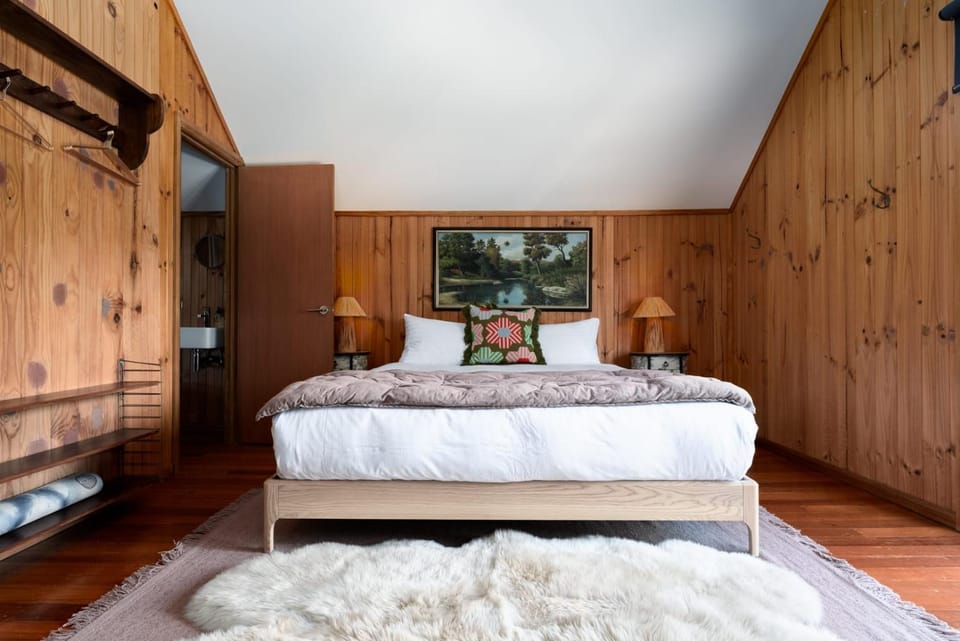 Rustic Barn by the Bay House in Low Head