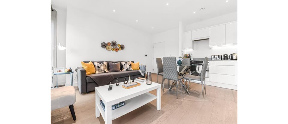 Kitchen or kitchenette, Living room, Seating area, Dining area, oven, stove