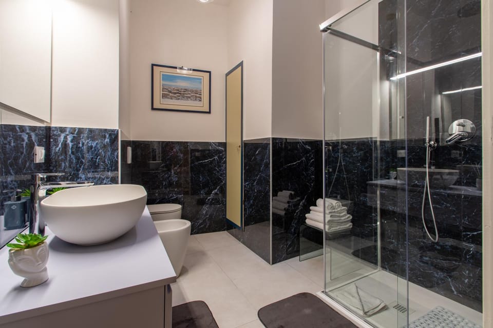 Shower, Toilet, Bathroom, bidet, towels