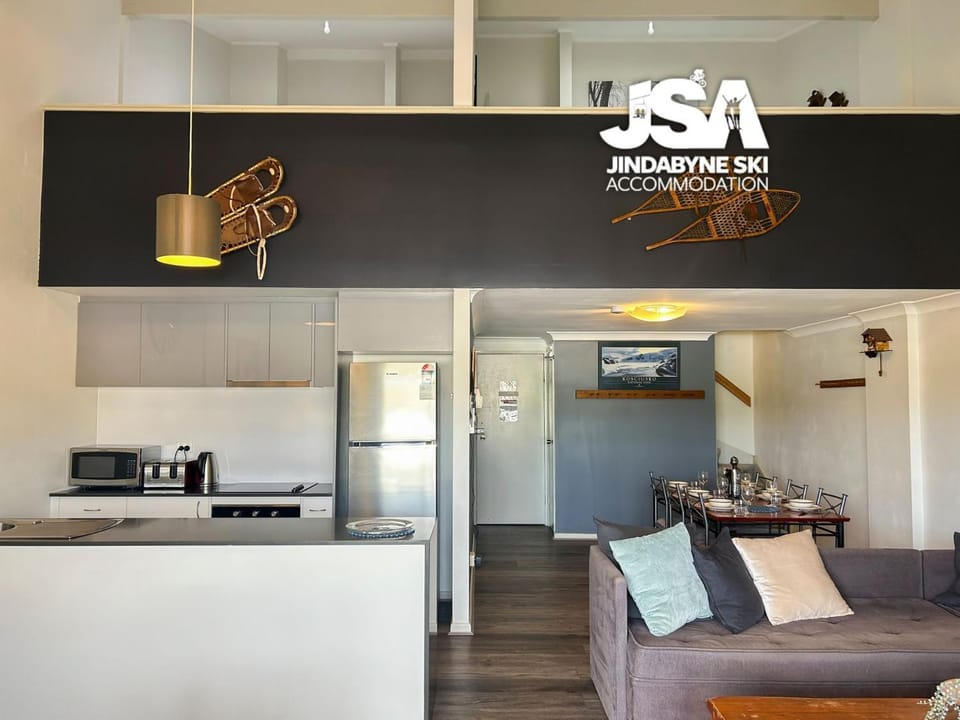Kitchen or kitchenette, Dining area, oven, stove, toaster