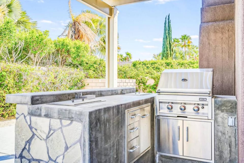 Getaway to Relaxation with Private Pool and Spa Villa in Palm Springs