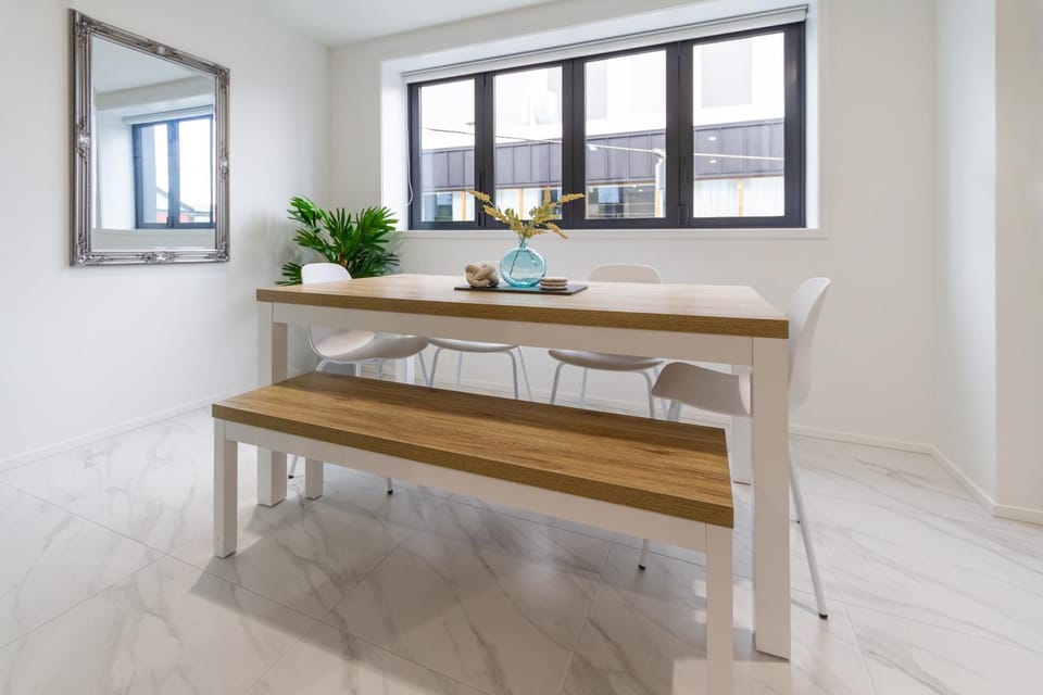 Photo of the whole room, Decorative detail, Dining area