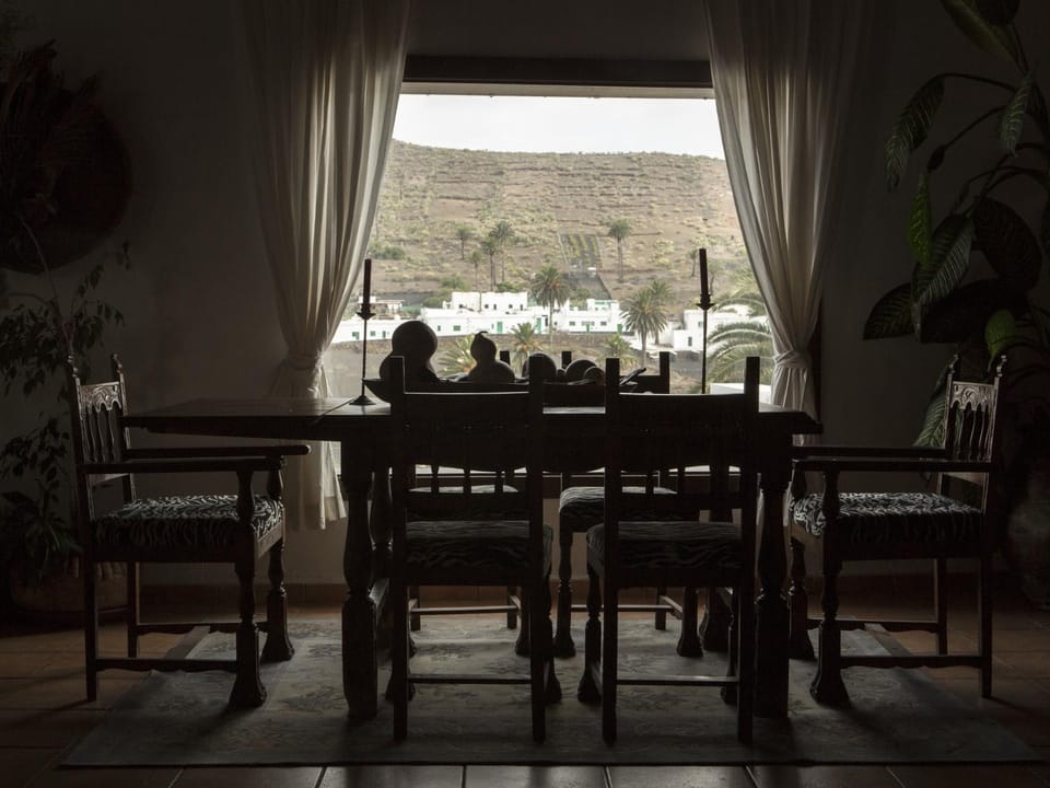Day, Dining area