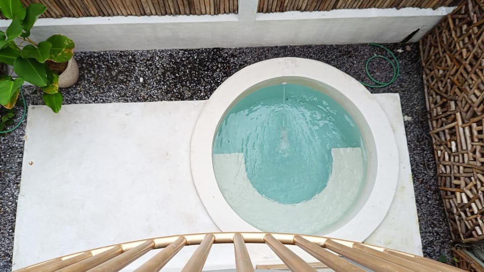 Nearby landmark, Swimming pool, towels