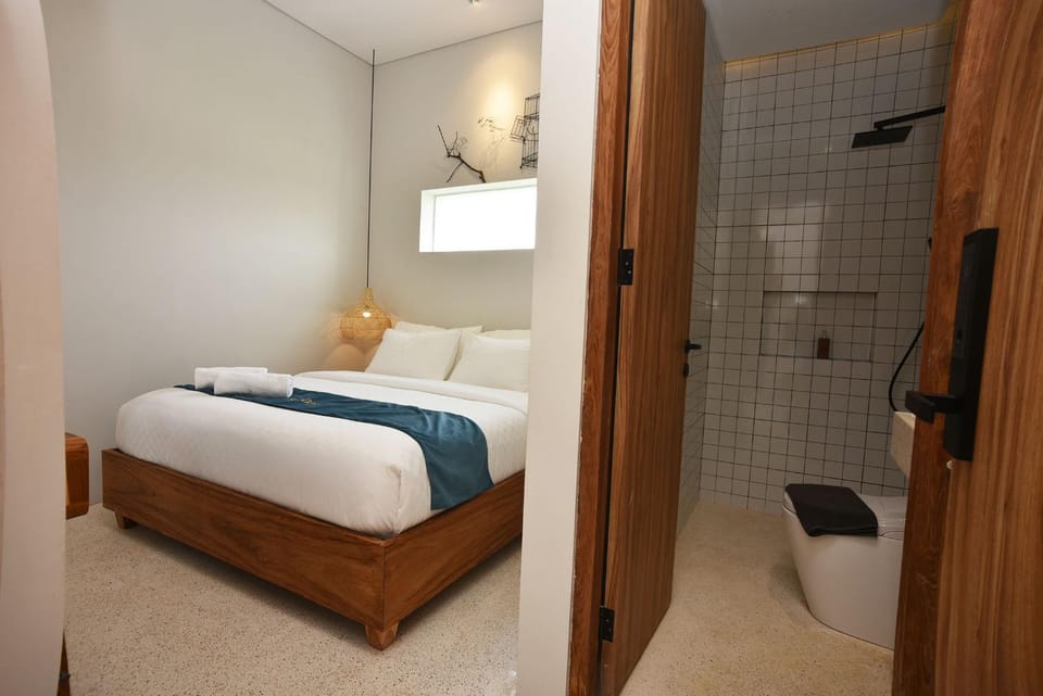 Shower, Bed, Bathroom, Photo of the whole room, heating, towels