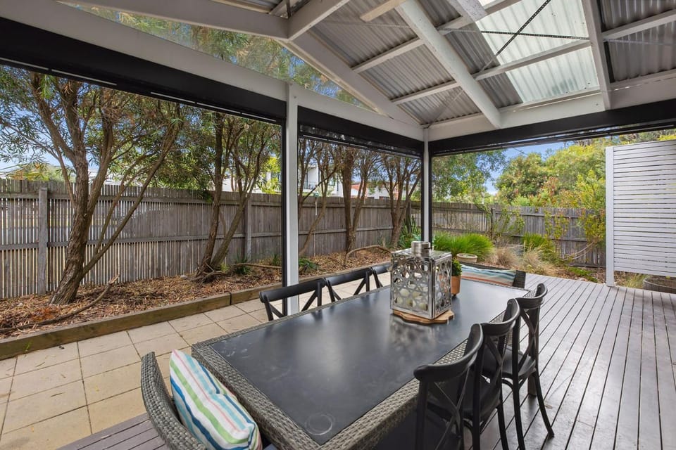 Hideaway on Anderson - Walk to Shops & Beach House in Torquay