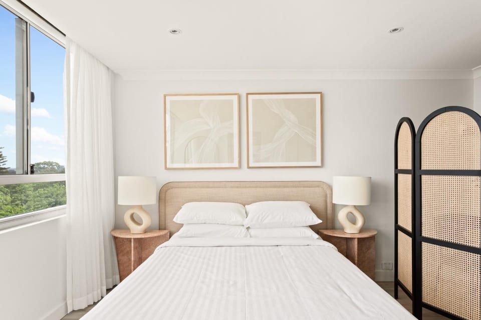 Chic Studio with a Pool and Moments from Shop Apartment in Sydney