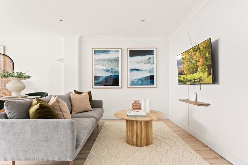 Chic Studio with a Pool and Moments from Shop Apartment in Sydney