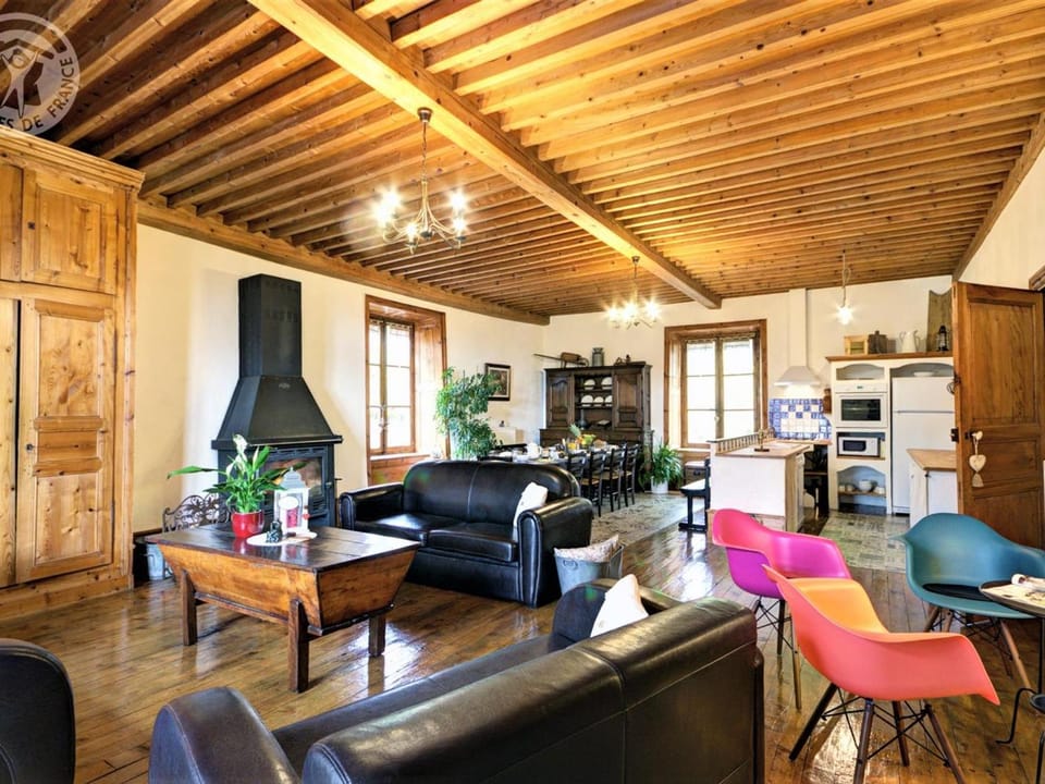 Gîte de charme avec boiseries, cheminée et jardin fleuri à Sauvain - FR-1-496-315 House in Auvergne-Rhône-Alpes