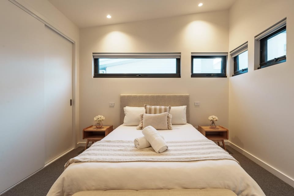 Hamilton By the Bay 3 Newly Built House in Dromana