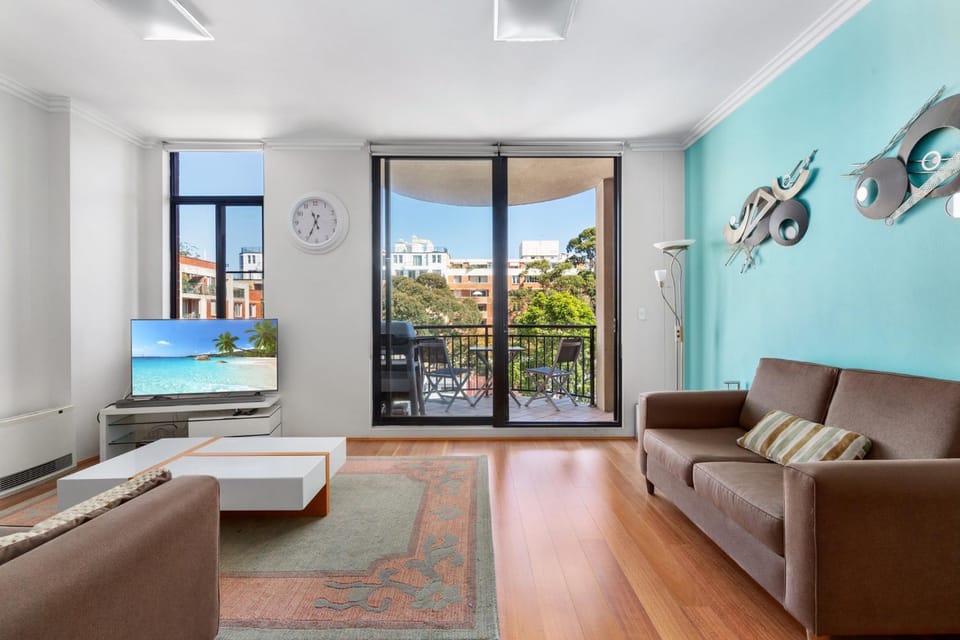 Thriving city location, dining hub near CBD Apartment in Sydney