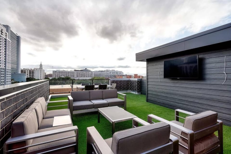 2 Newly Built Luxury Condos with Private Roofdeck House in Chicago
