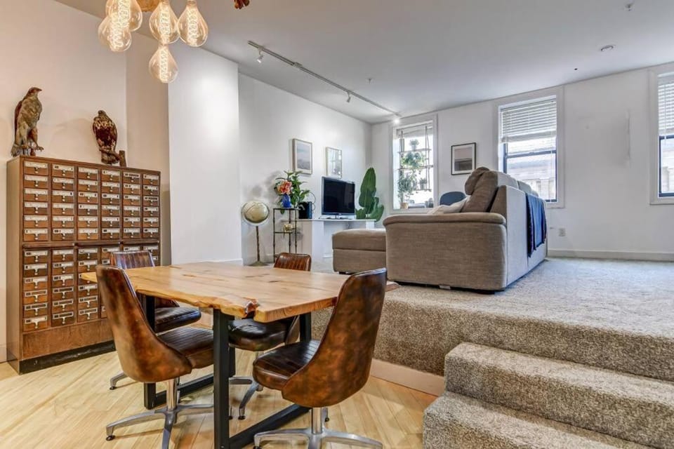Lovely 2-Bedroom Unit in Springfield Apartment in Springfield