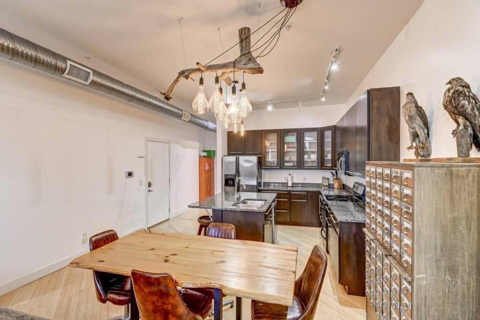 Lovely 2-Bedroom Unit in Springfield Apartment in Springfield