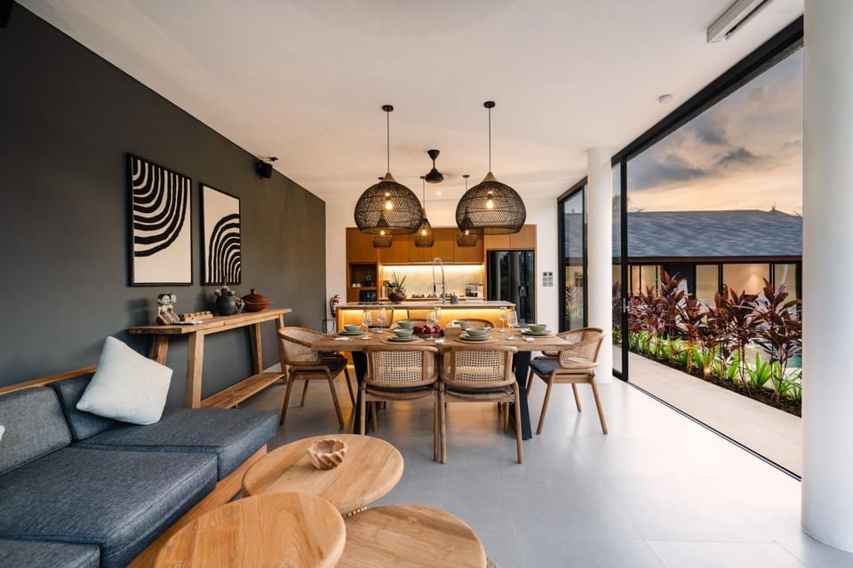 View (from property/room), Living room, Seating area, Dining area