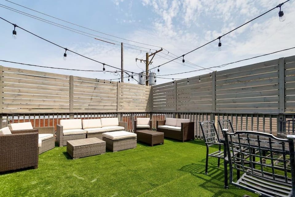 Central Chicago Suite2 Access to Patio Apartment in Chicago
