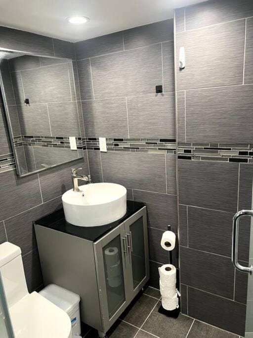 Modern & cozy basement apartment near JFK airport Apartment in Woodhaven