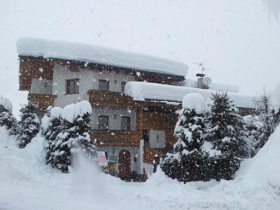 Facade/entrance, Winter