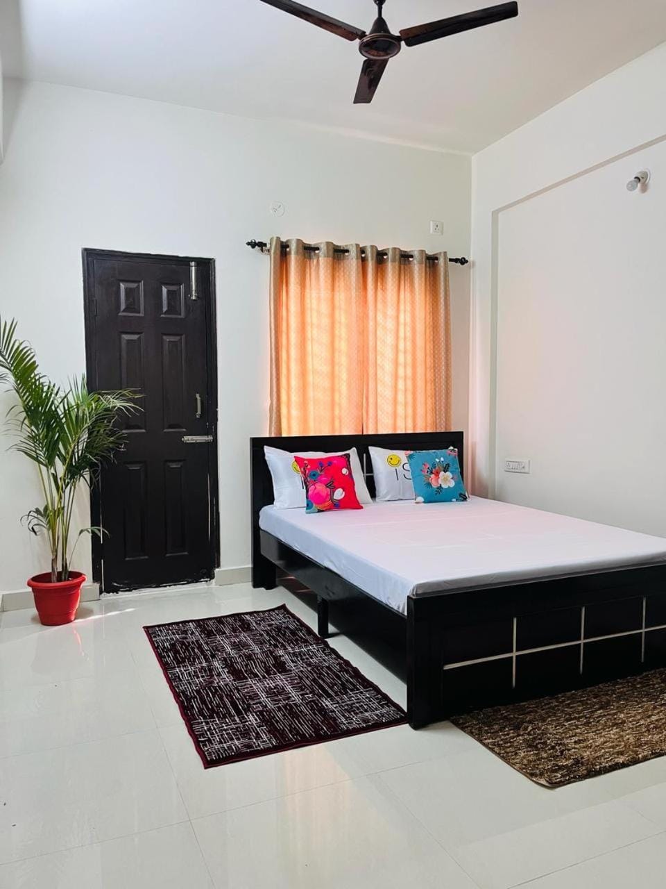 Bed, Photo of the whole room, Bedroom, fireplace