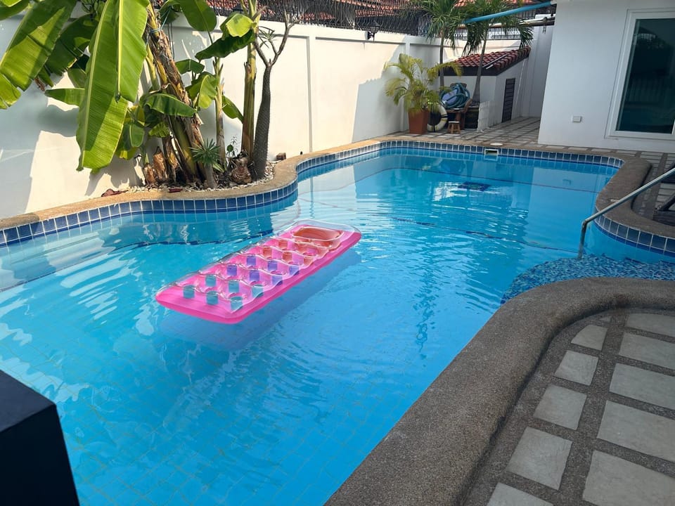Pool view, Swimming pool, sunbed