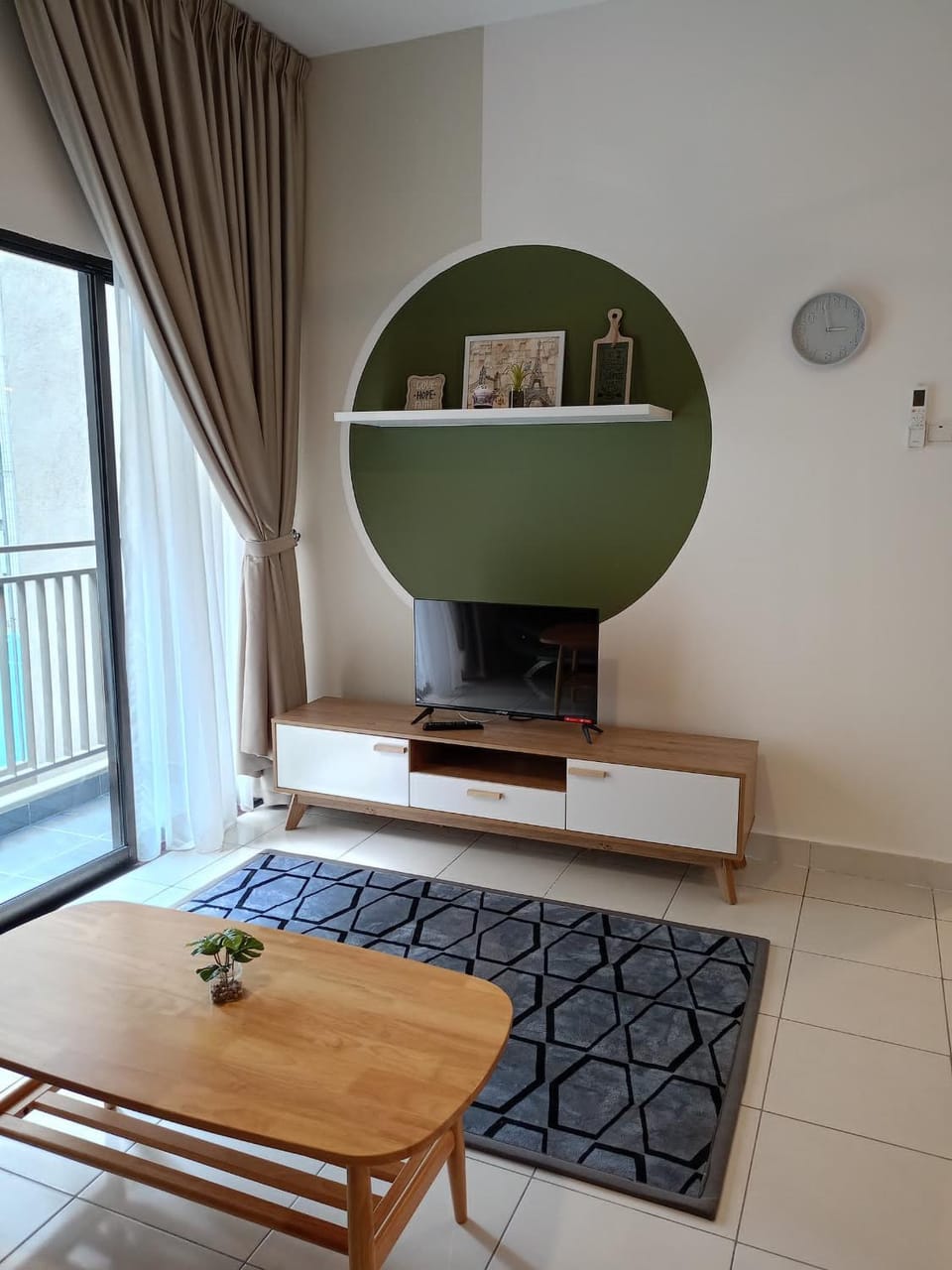 TV and multimedia, Living room, Seating area, fireplace, air conditioner