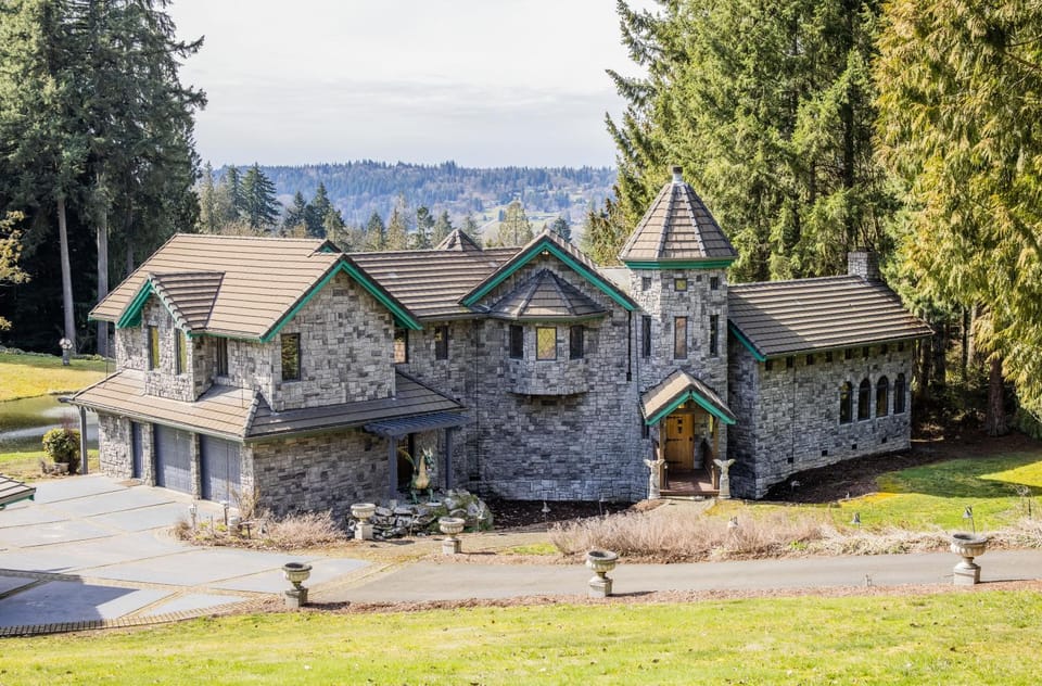Property building, Day, Natural landscape, Garden view, Landmark view