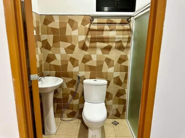 Toilet, bidet