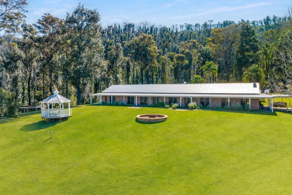MarMel - Four bedroom home with pool and fire pit House in Kangaroo Valley