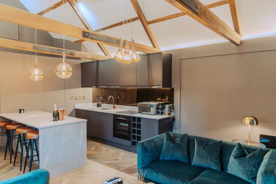 Magistrates Penthouse Suite - Town Centre Apartments with Spa Apartment in Morpeth