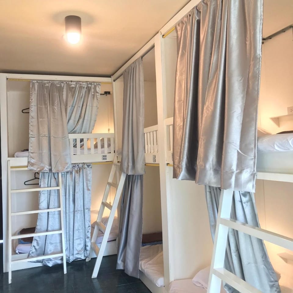 Bedroom, bunk bed