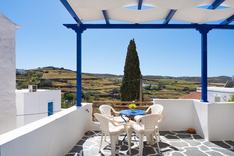 Property building, Balcony/Terrace, Living room