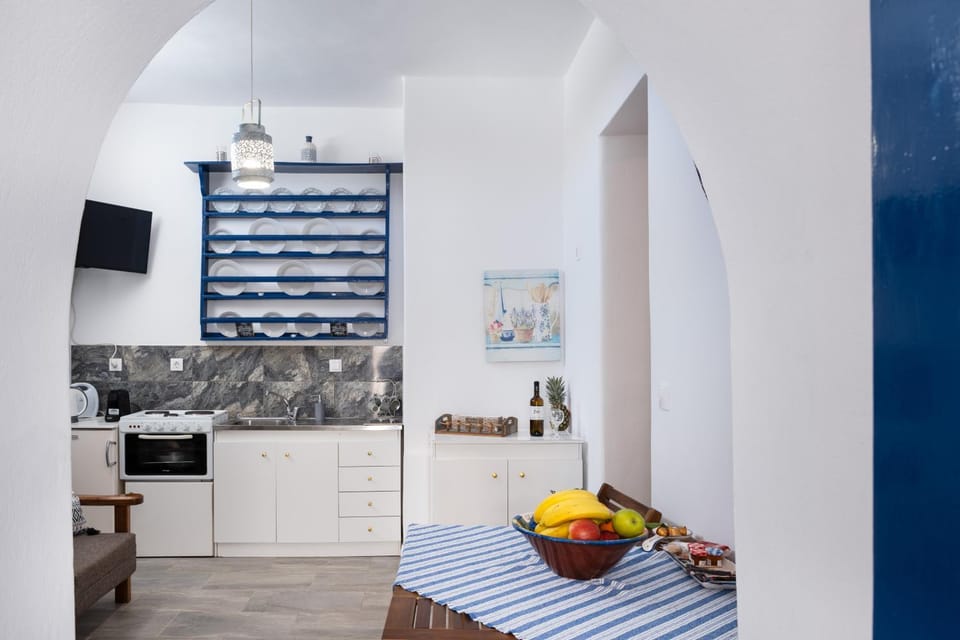 Property building, Kitchen or kitchenette, Living room