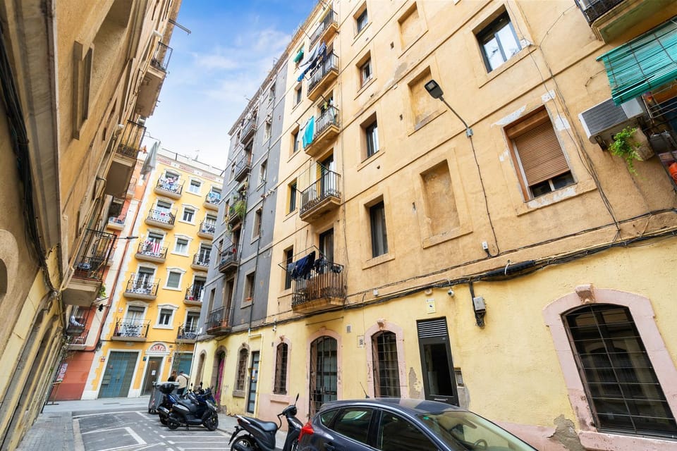 Property building, Day, Neighbourhood, City view, Street view, Location