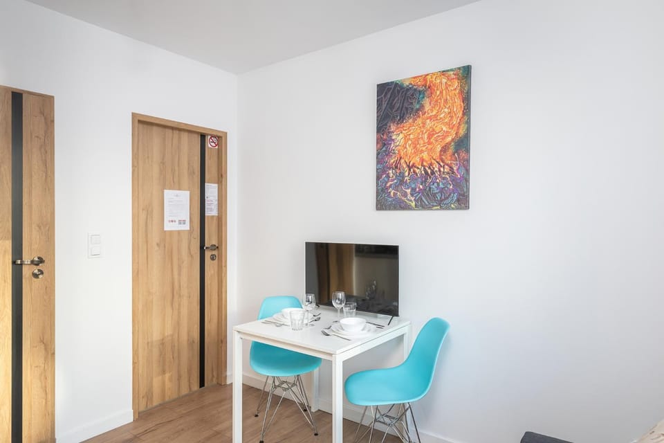 Dining area, Evening entertainment, hair dresser