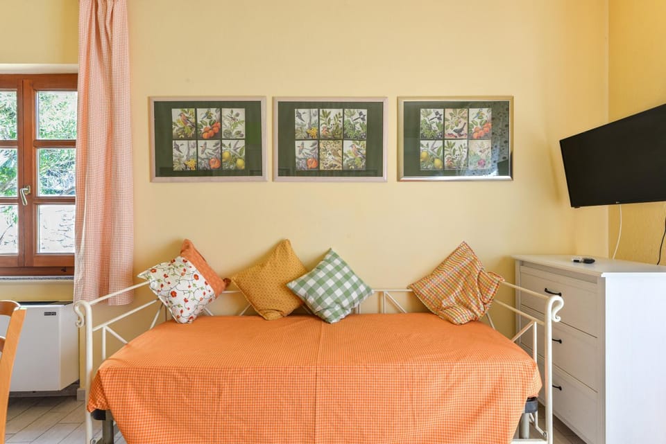 Living room, Bedroom