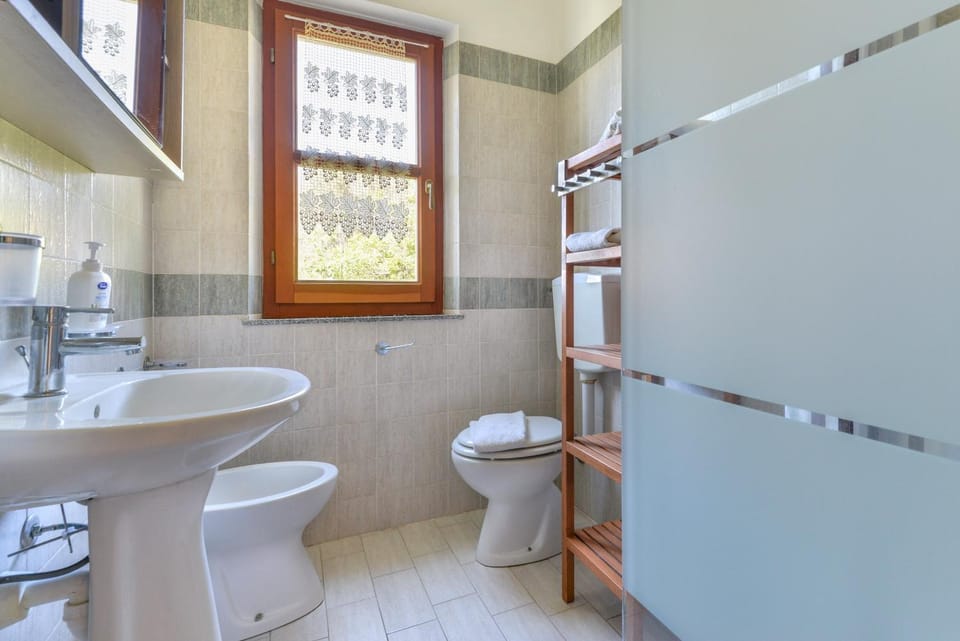 Bathroom, Living room