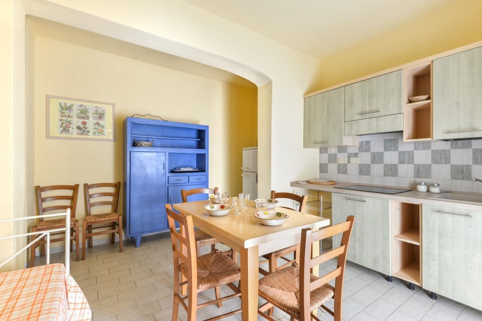 Property building, Kitchen or kitchenette, Living room