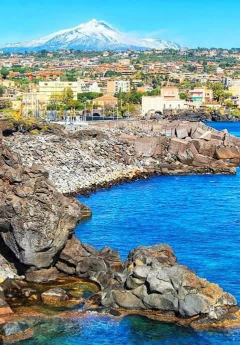 Day, Natural landscape, Beach, City view, Mountain view, Sea view