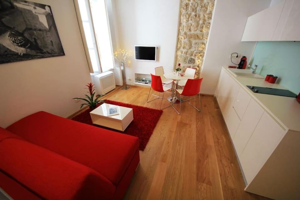 Kitchen or kitchenette, Living room, Seating area