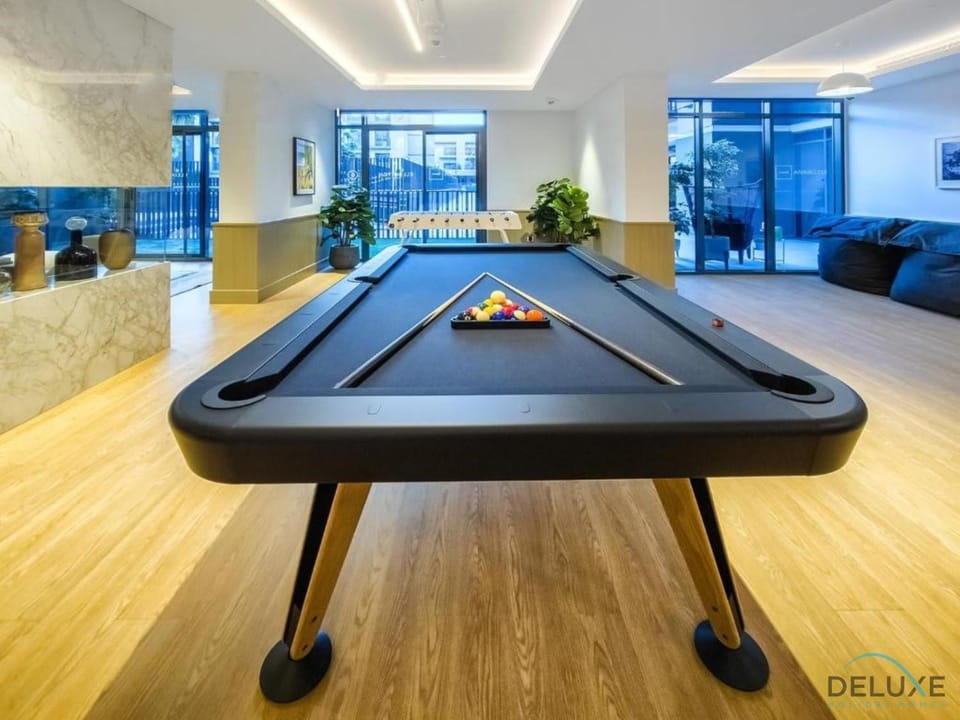 Billiard, Game Room