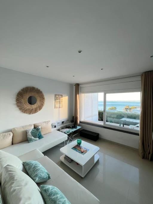 vue sur la plage de l'almadrava. LLEN Apartment in Roses