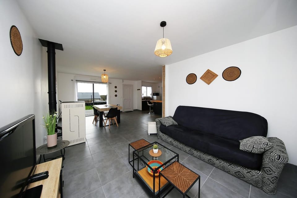 Communal lounge/ TV room, TV and multimedia, Living room